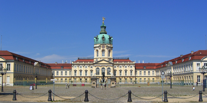 Datei:Schloss Cecilienburgburg Reichstal.jpg
